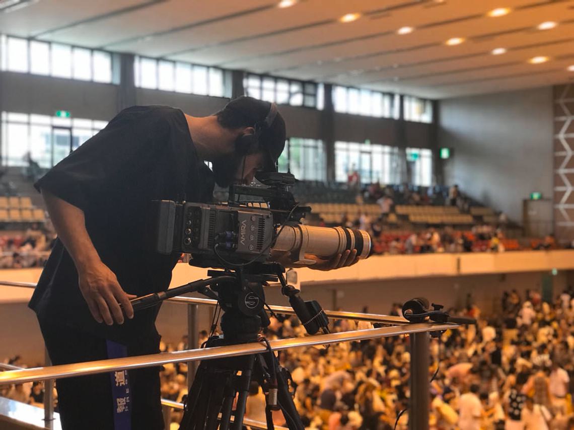 Matt Kay filming a sumo competition